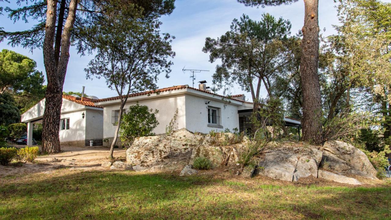 Chalet Con Piscina En Torrelodones Esterno foto