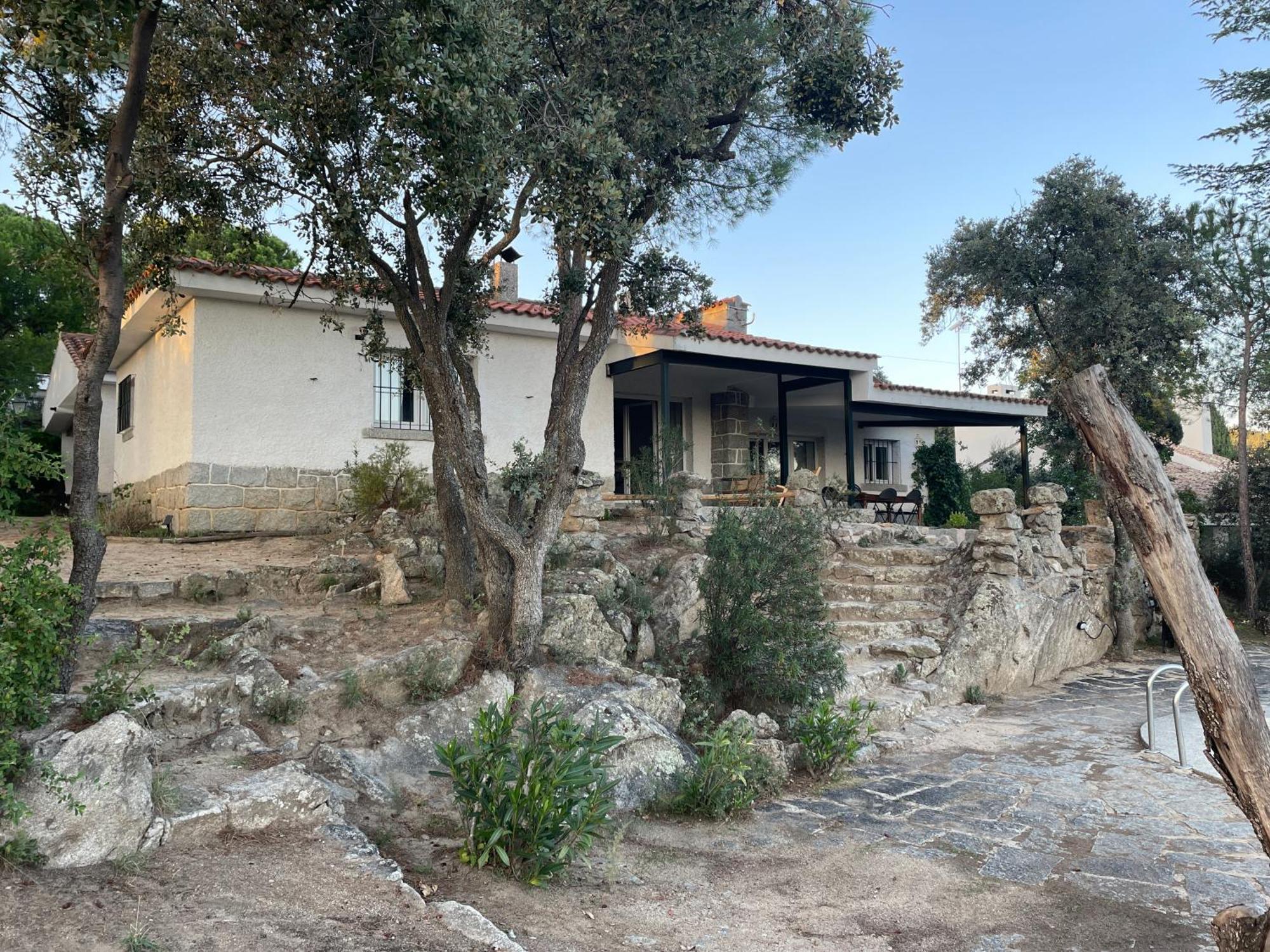 Chalet Con Piscina En Torrelodones Esterno foto