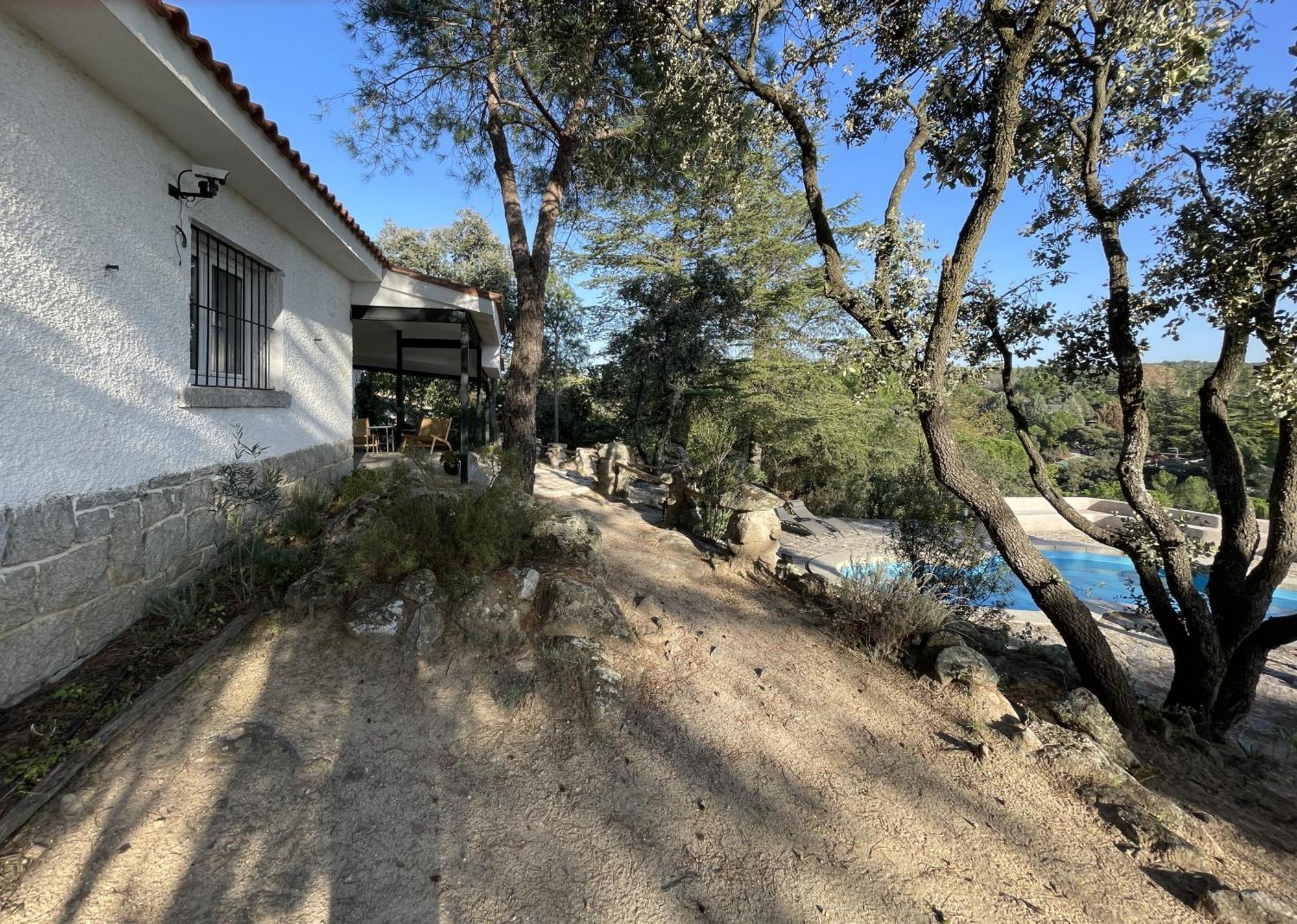 Chalet Con Piscina En Torrelodones Esterno foto